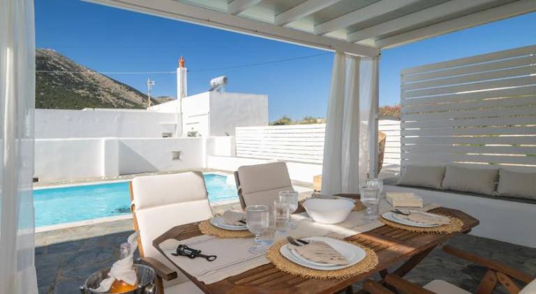 Villa with private pool, yard & patio — photo 3