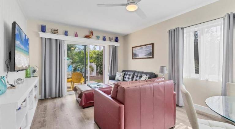 Pleasant apartment with terrace, pool & yard | Dogs allowed — photo 2
