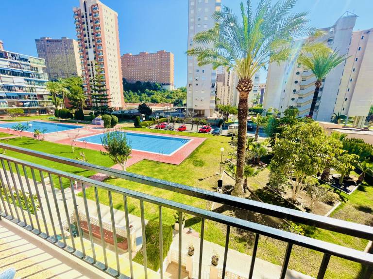 Family-oriented charming rental apartment with yard, terrace & pool | Close to the beach | Pets are welcome in Benidorm