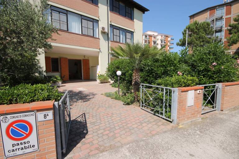 Holiday apartment with garden | Garden view — photo 3