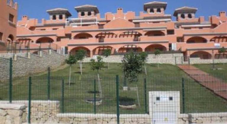 Fully equipped charming holiday apartment with hot tub, terrace & yard | Close to the beach | Suitable for remote work | Pet-friendly — photo 3