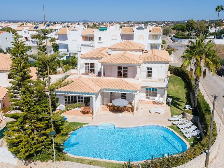 Villa with private pool, yard & barbeque in Albufeira