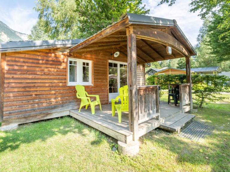 Family-oriented chalet with heated pool & patio | Pets are welcome — photo 4