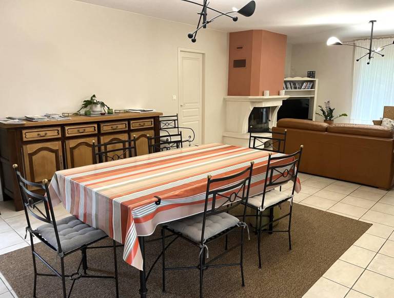 Gite with barbecue, terrace & yard — photo 4
