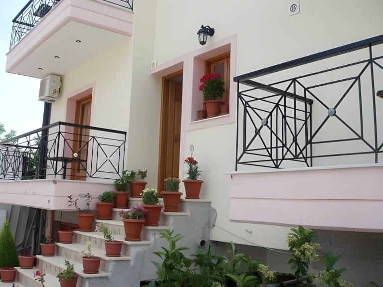Rental apartment with terrace & garden — photo 5