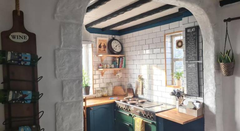 House with 2 rooms for 4 persons in Neath
