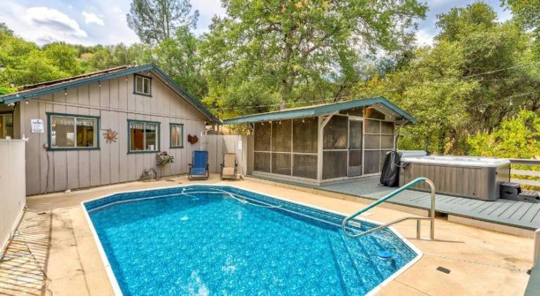 Vacation home with pool & hot tub | Pets are welcome — photo 4