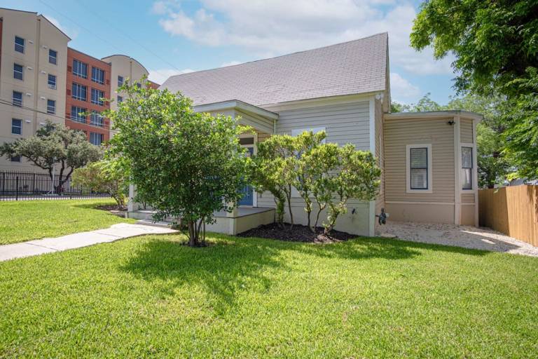 Incredible New 3BR 2BA Near Downtown