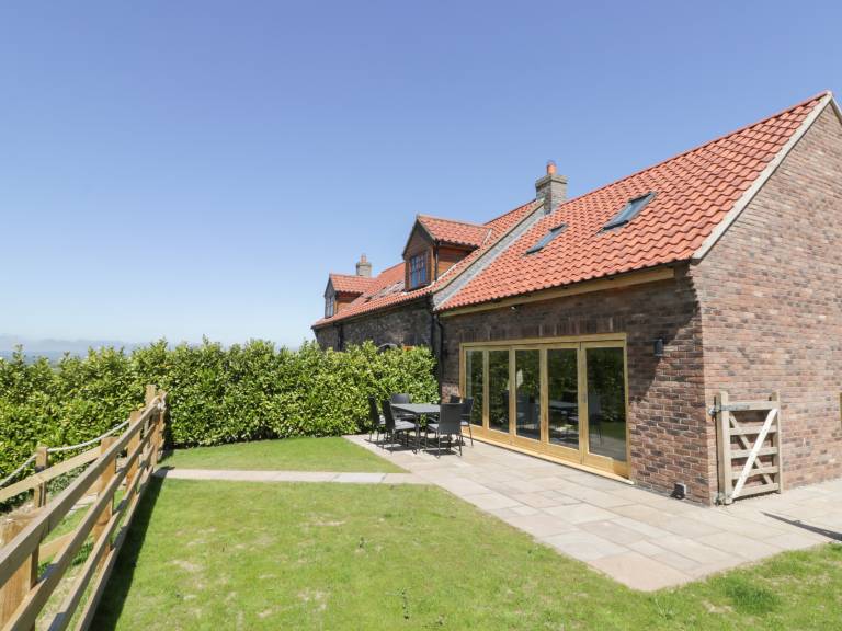 Children-friendly cottage with garden & jacuzzi | Beach view | Pets allowed — photo 2