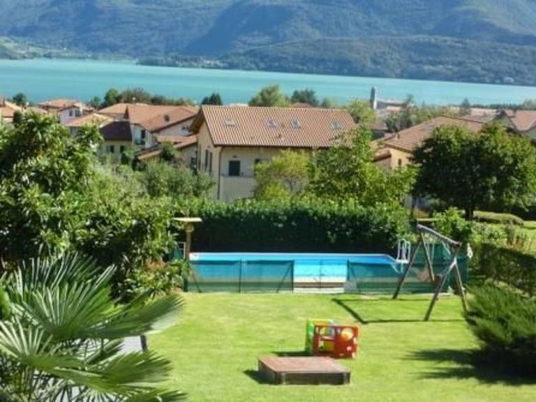 Holiday apartment with barbecue, pool & yard — photo 2