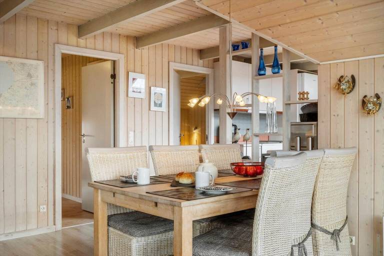 Family-oriented pleasant vacation home with barbeque, sauna & hot tub | Pets are welcome — photo 2