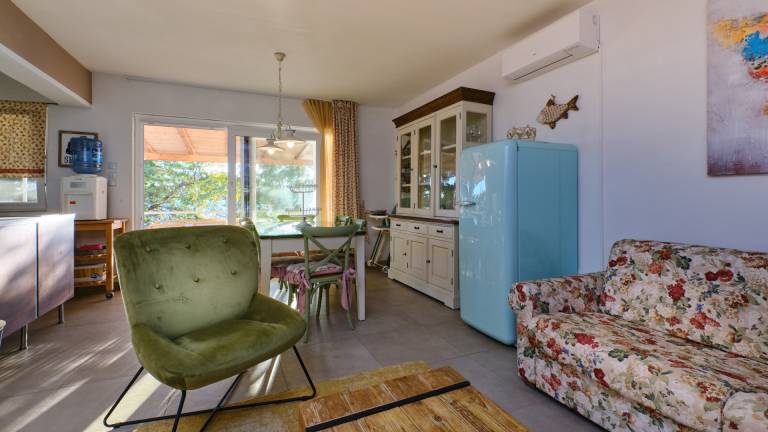 Villa with barbecue, terrace & yard — photo 5