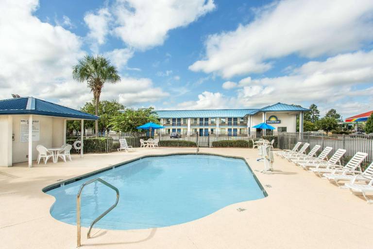 Days Inn by Wyndham Valdosta I-75 — photo 2