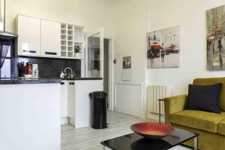 Holiday apartment with yard — photo 5