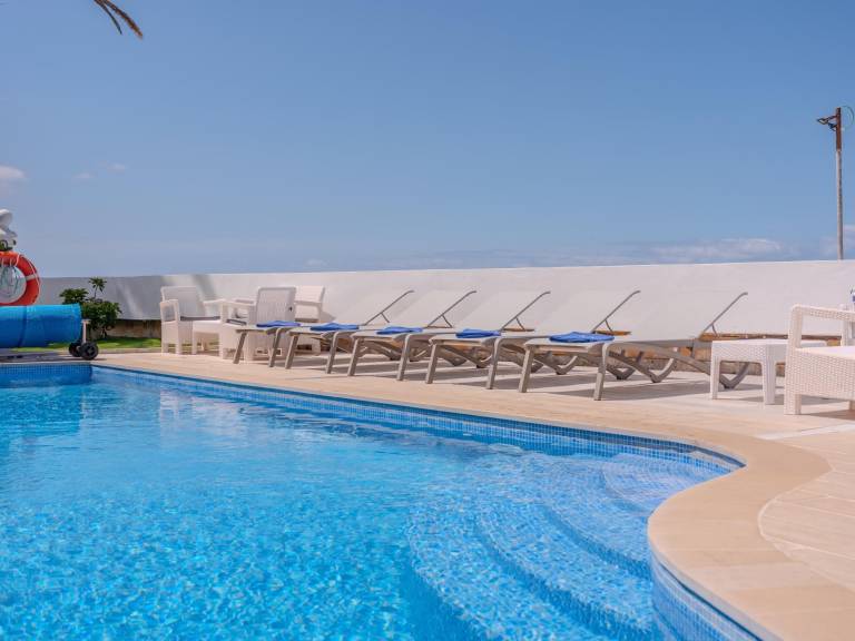 Villa with terrace, barbeque & hot tub | Sea view — photo 3