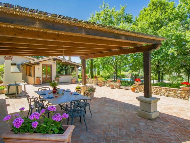 House with private pool, barbecue & yard — photo 2