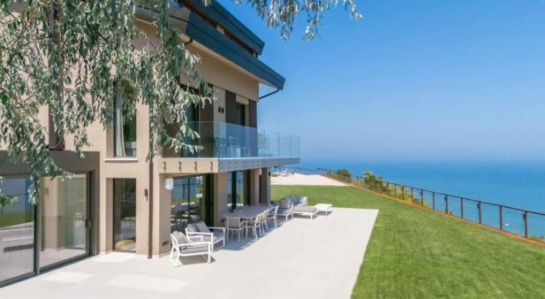 Villa with pool — photo 3