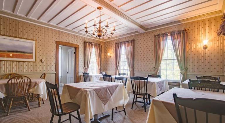 Deerfield Valley Inn - Mt Snow BnB Fireplace Rooms and Breakfast — photo 2