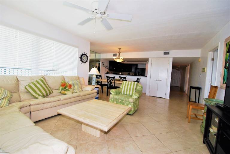 Condo with private pool — photo 4