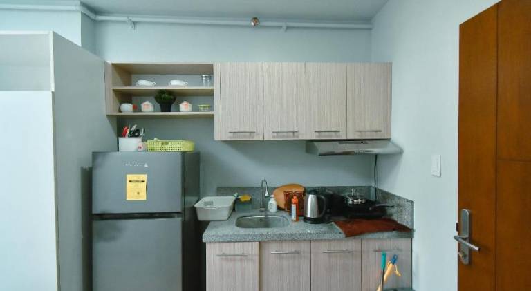 Serviced apartment with pool & yard — photo 4