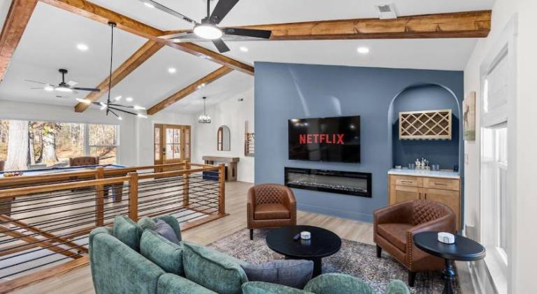 Vacation home with 6 rooms for 12 persons in Charlotte, NC