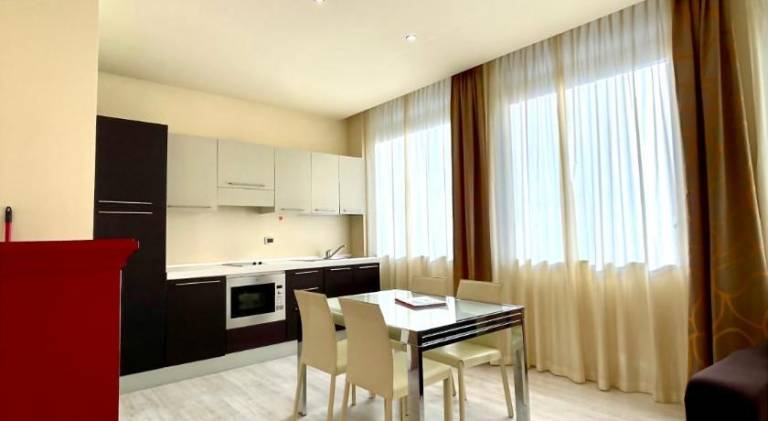 Serviced apartment with patio — photo 3