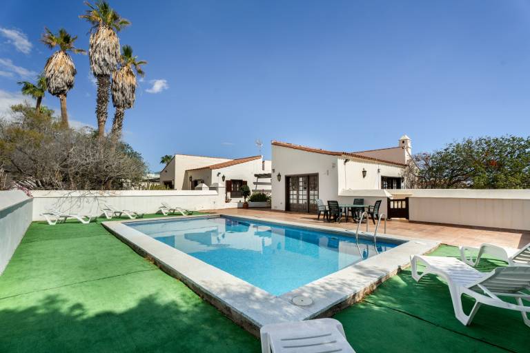 Holiday Accommodation "3-Bedroom Villa in Golf del Sur" in Santa Cruz de Tenerife