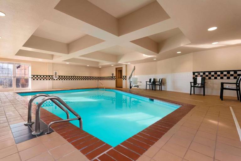 Country Inn & Suites by Radisson, Anderson, SC — photo 4