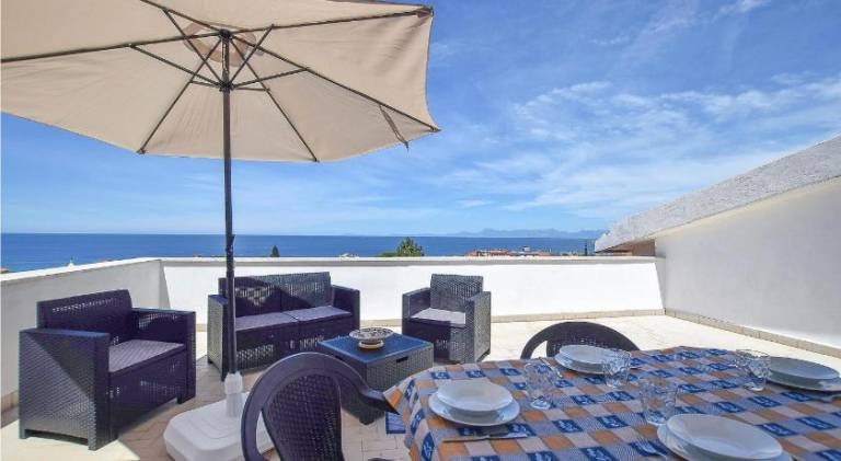 Vacation home with 2 rooms for 5 persons in Castellabate