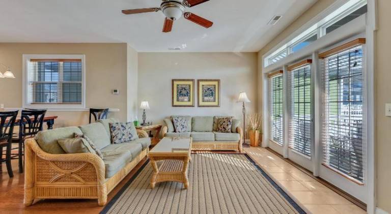 Vacation home with pool — photo 3