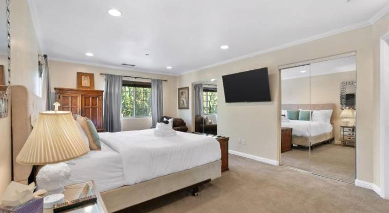 Vacation home with pool | Perfect for remote work | Pets are welcome — photo 2