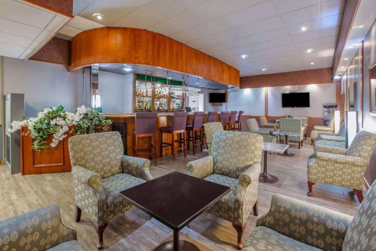Days Inn by Wyndham Sudbury & Conference Centre — photo 2