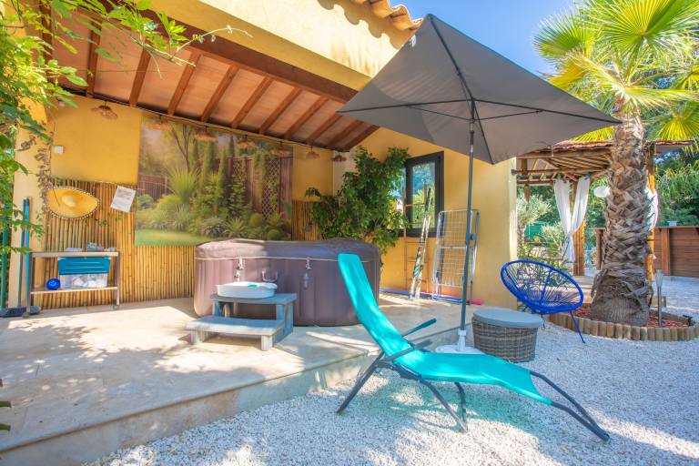 Villa 'Palmiers En Couleurs' with Mountain View, Private Pool, and Wi-Fi — photo 3