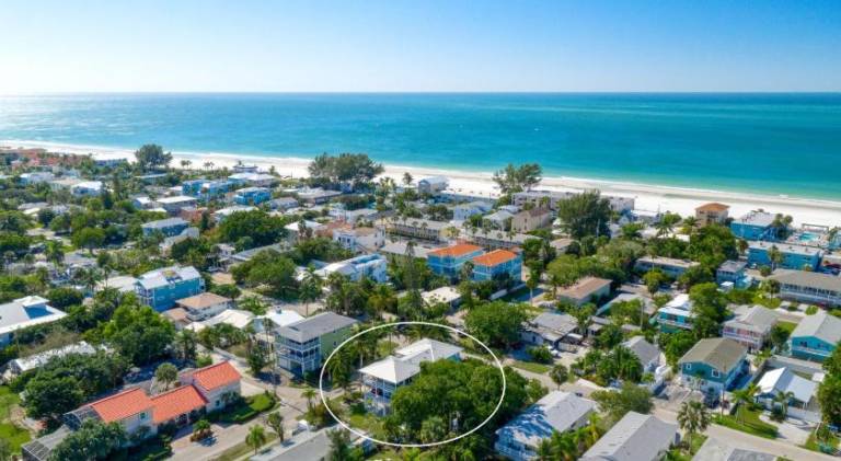 House with 2 rooms for 6 persons in Bradenton Beach, FL