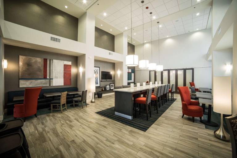 Hampton Inn & Suites Tempe/Phoenix Airport — photo 2