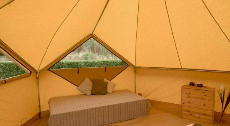 Tent with yard & patio — photo 2