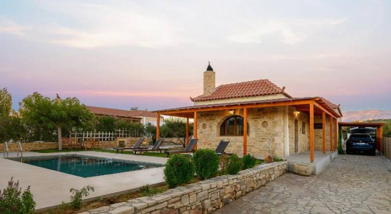 Villa with grill, private pool & patio | Good for workation — photo 4