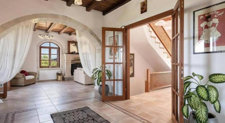 Aloni House - Spacious secluded villa with pool, up to 10 guests — photo 3