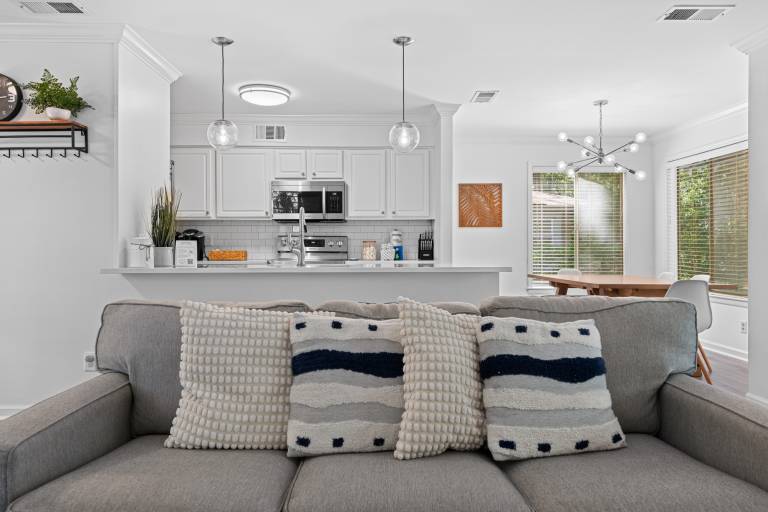 Family-friendly spacious house with private pool & BBQ | City view | Good for workation | Pet-friendly — photo 3