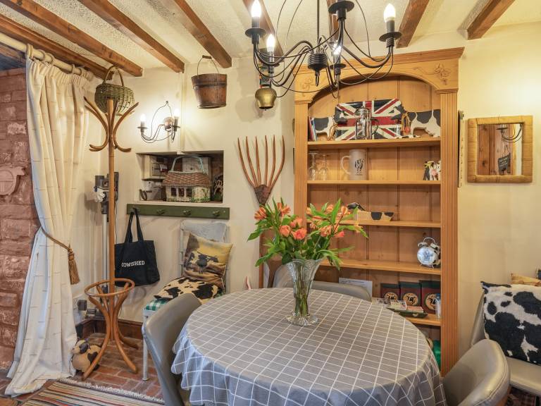 Cottage with garden — photo 3