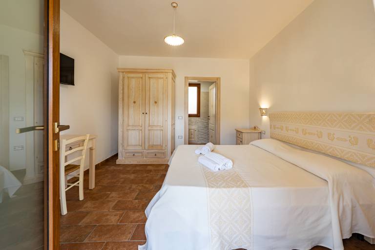 Agriturismo Cirra - Relax, natura e ospitalità a pochi minuti dal mare: Camera Lucia