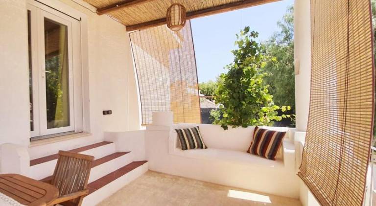 Vacation home with terrace, barbeque & pool | Pet-friendly — photo 3