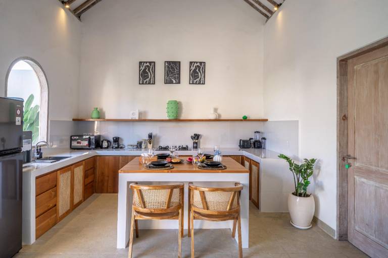 Lovely villa with yard, pool & barbecue | Perfect for remote work | Pets allowed — photo 3