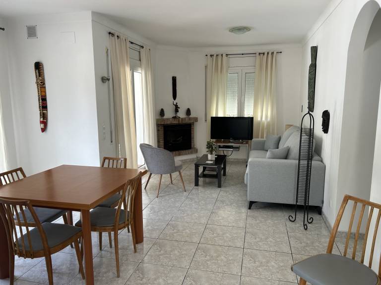 Fully equipped villa with yard, private pool & patio | Pets allowed — photo 4