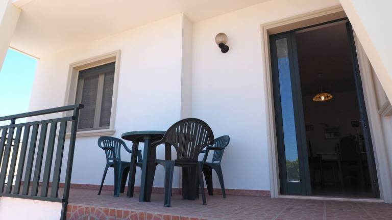 Villa with yard — photo 2