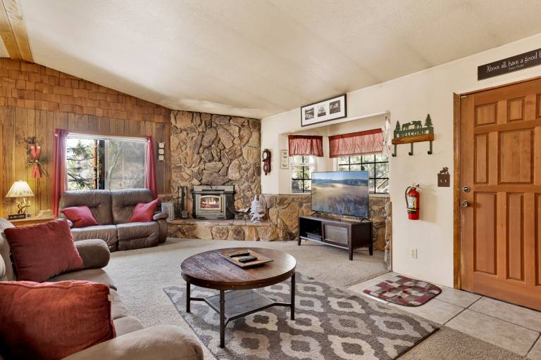 Upper Moonridge Chalet: 2BR/2BA, Private Hot Tub, Wood Fireplace & WiFi in San Bernardino, CA