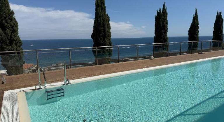 Holiday apartment with pool in Alassio