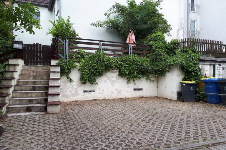 House with terrace & yard — photo 5