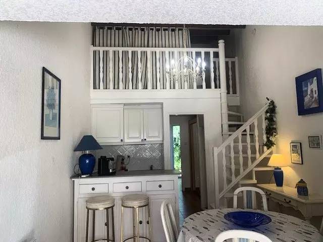 House with terrace & yard — photo 4