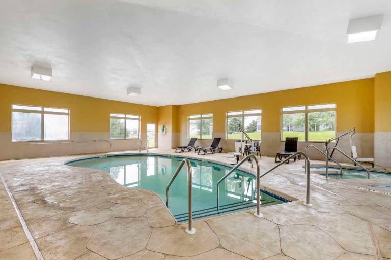 Comfort Inn & Suites Grinnell near I-80 — photo 4